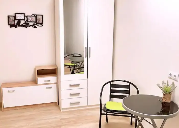 Πανσιόν Flat In Centrs *